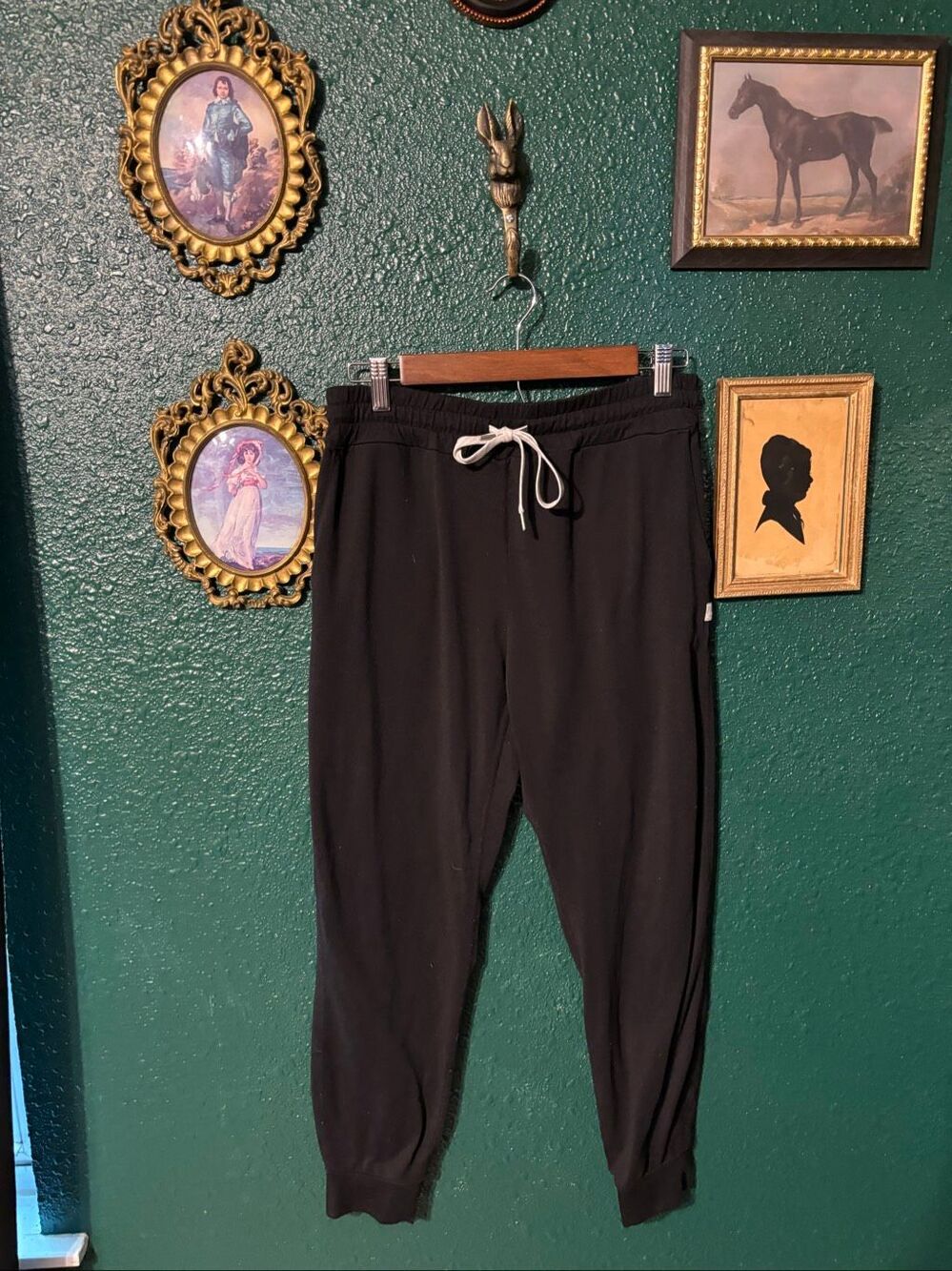 Vuori Black Joggers Size Medium